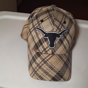 UT fitted hat